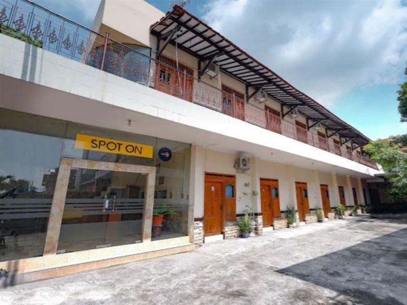 Spot On 2011 Hotel Mekar Sari Surakarta  Luaran gambar
