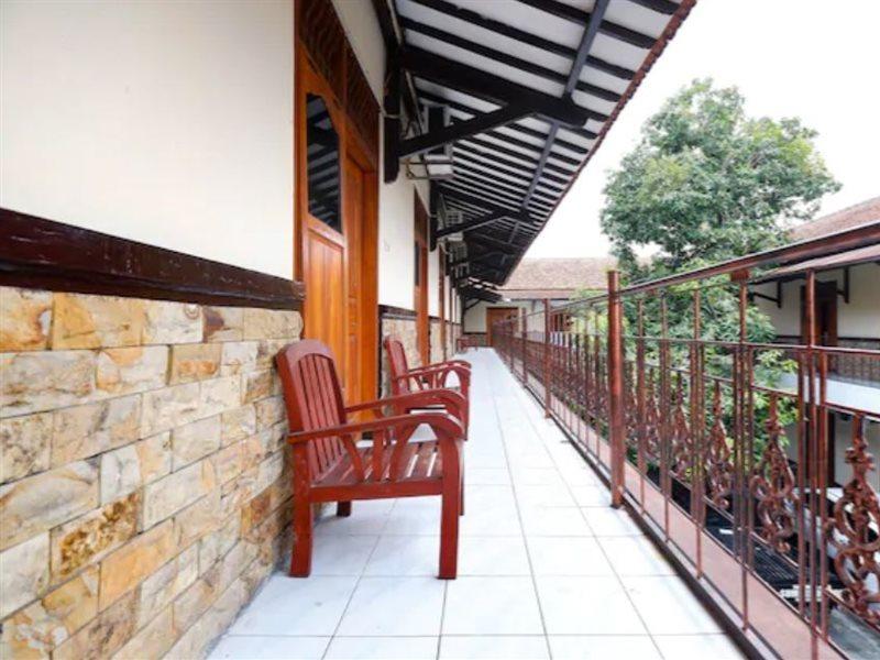 Spot On 2011 Hotel Mekar Sari Surakarta  Luaran gambar
