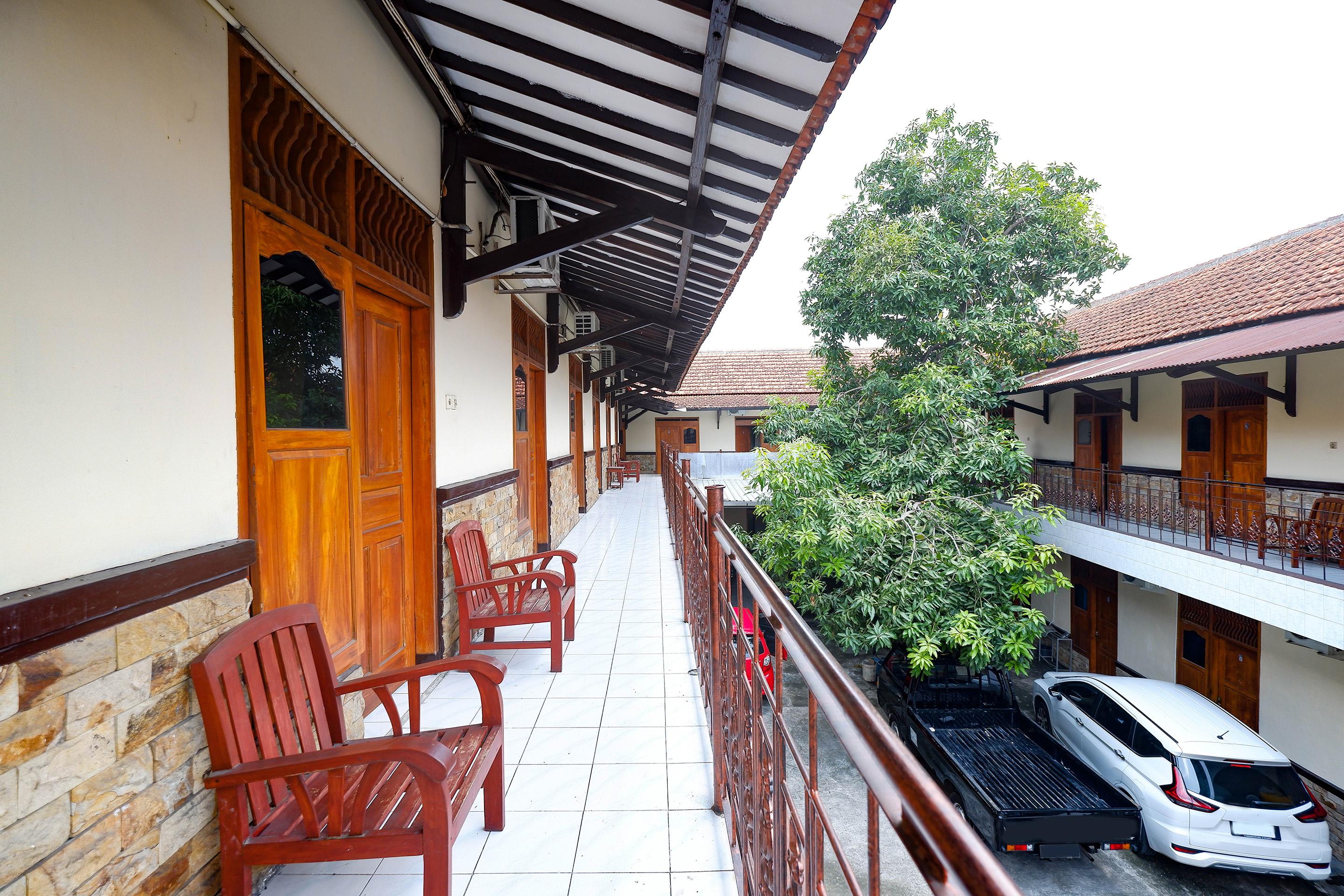 Spot On 2011 Hotel Mekar Sari Surakarta  Luaran gambar